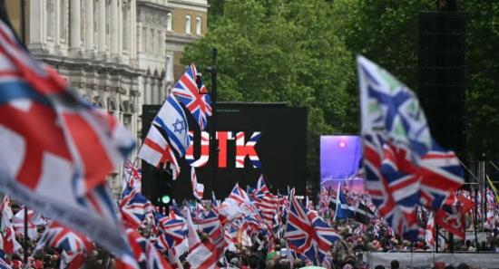 Tens of Thousands Join Rival Marches in London